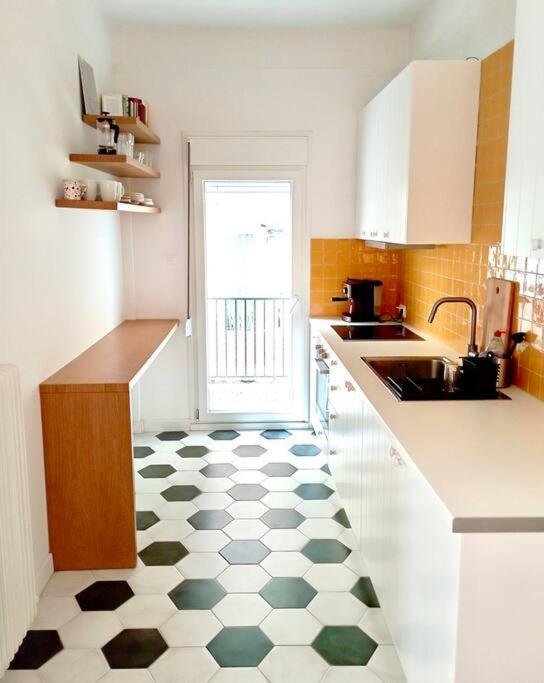 Stylish City Flat Near Promenade テッサロニキ エクステリア 写真